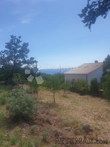 Teren na atraktivnoj lokaciji