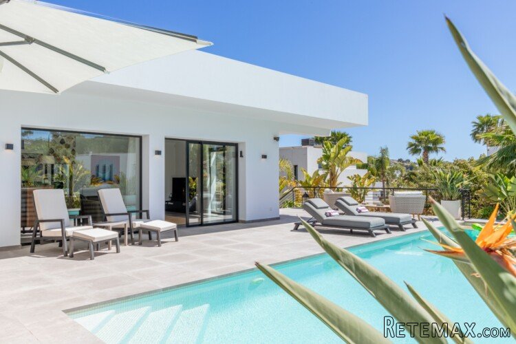 This modern villa in Solpark, Moraira is within easy..