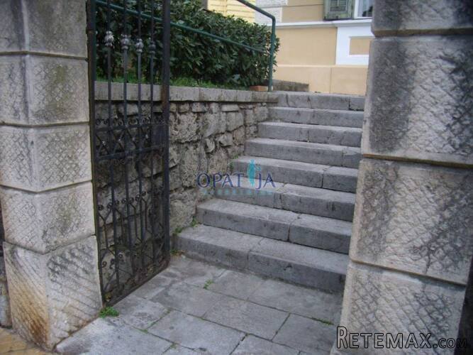 Opatija -strogi centar stan 74 m2+38 m2+10 m2+vrt - 3