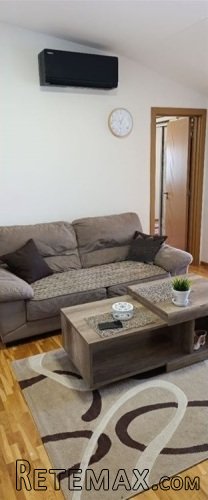 Prodajem dvoiposoban kompletno namesten i uknjizen stan