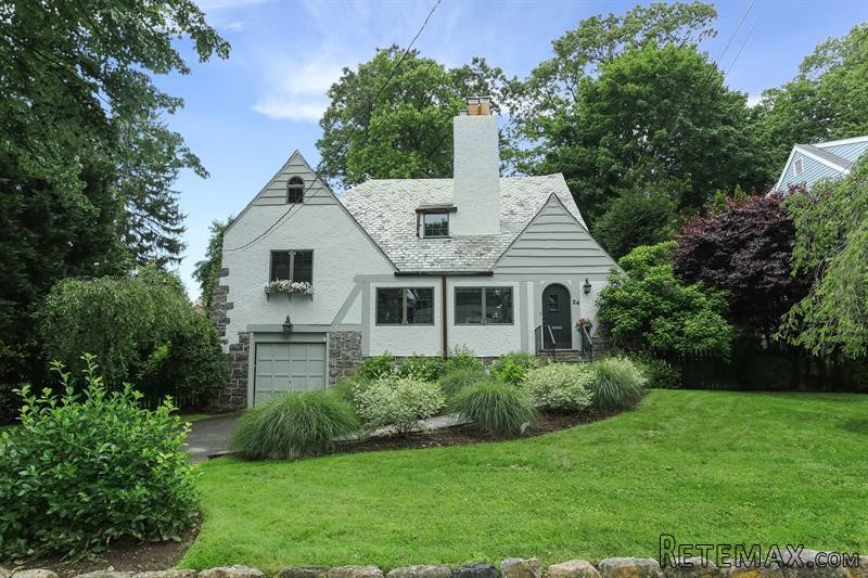 4 bedroom House For Sale: 24 Pine Brook..