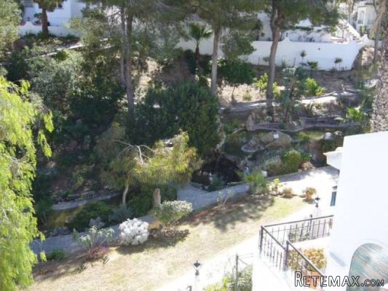 4 Bedroom 2 Bathroom Townhouse In.. - 2