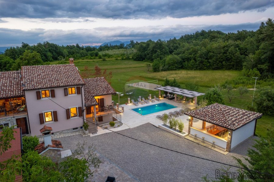 ISTRA, PIĆAN - 3 kuće za odmor s 4500 m2 okućnice! - 2