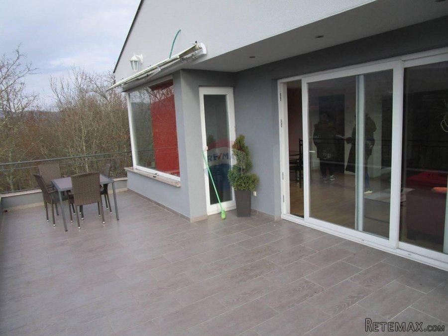 Matulji,Brešca-kuća s pet stanova u mirnom okruženju - 2