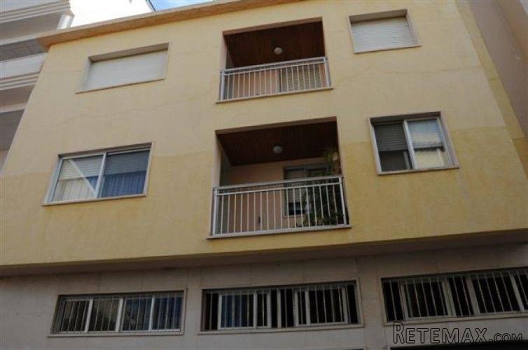 AMPLIO APARTAMENTO EN CALPE, CERCA DE TODOS LOS SERVICIOS.