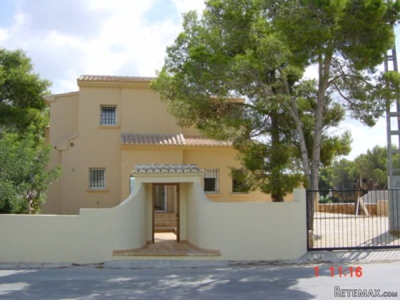 3 Bedrooms - Villa - For Sale
