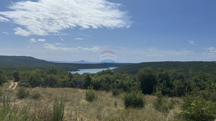 Istra, Barban, lijepo zemljište od 1986 m2 u mirnom mjestu