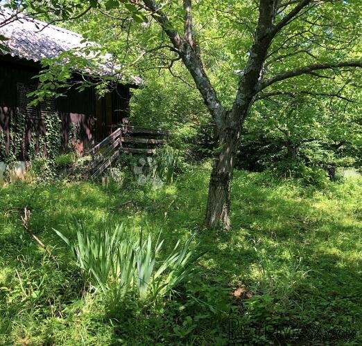 KUĆE ZA ADAPTACIJU ILI RUŠENJE-VELIKO ZEMLJIŠTE