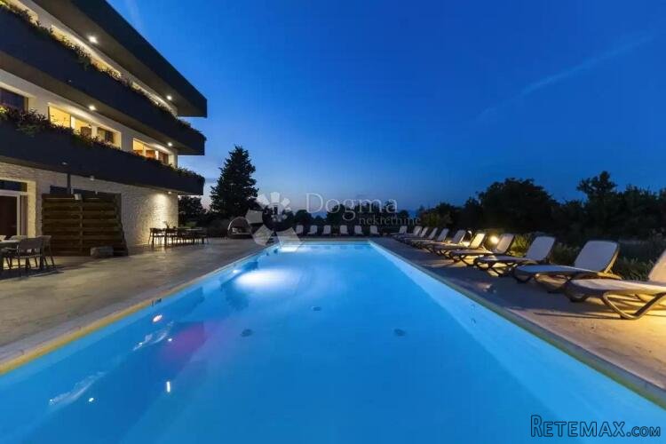 Moderna villa sa bazenom- Žerava