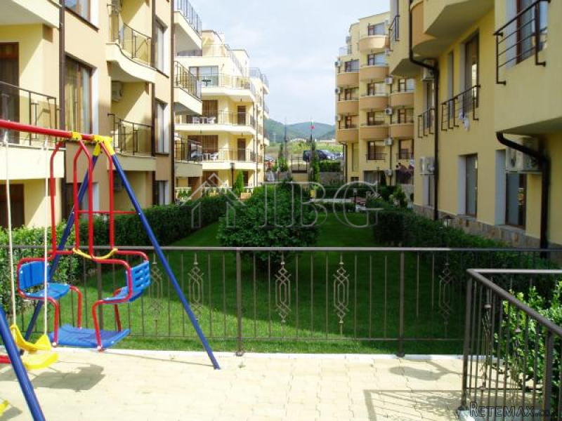Large studio for sale in complex.. - 2