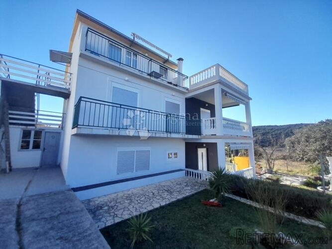 Lijepa kuća sa apartmanima u Kamporu 150m od mora