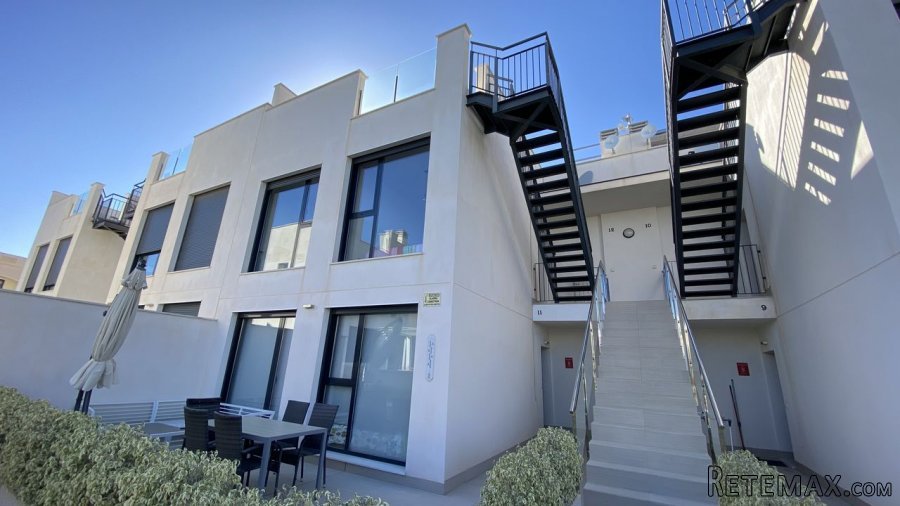Vivienda con orientación oeste construida en el año 2016, d..