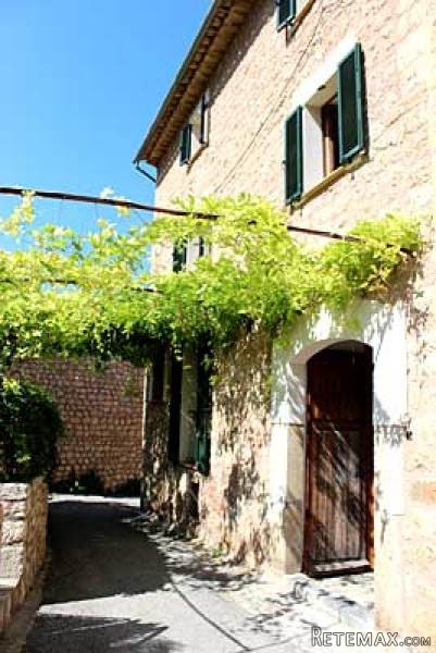 Charming Town House With Personality..