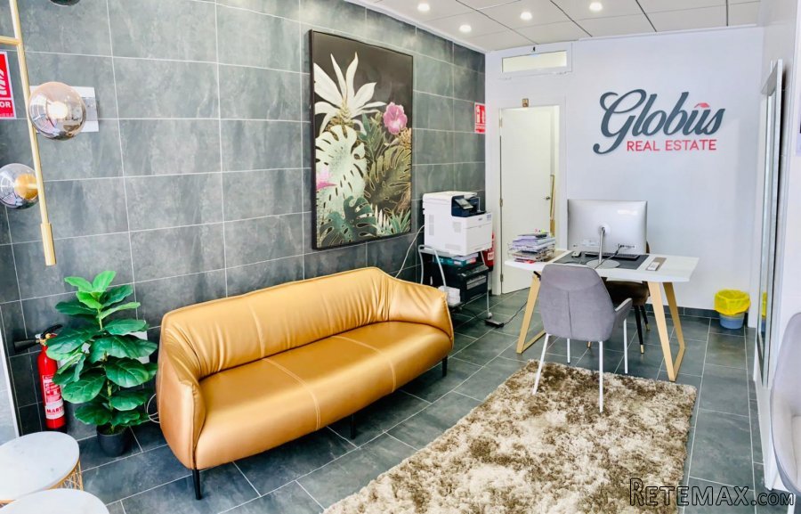 Premises/office located in Torrevieja, consisting of a..