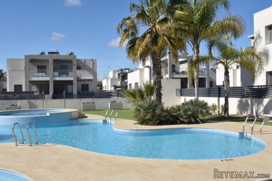 Acogedor Bungalow en Residencial Koma. Consta de 2..