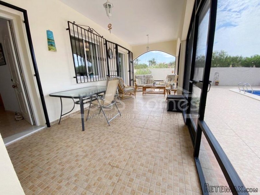 An impressively presented, 3 bed, 2 bath Villa for sale in.. - 11