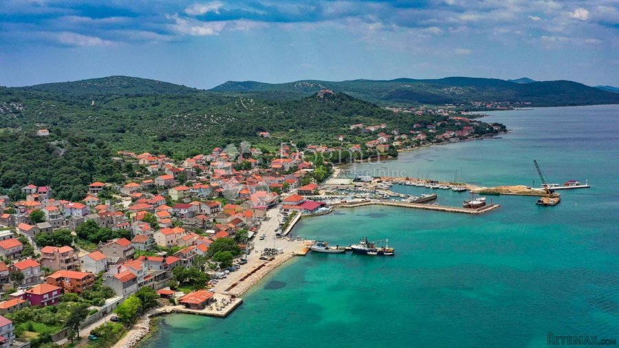 Građevinsko zemljište u Tkonu - 2