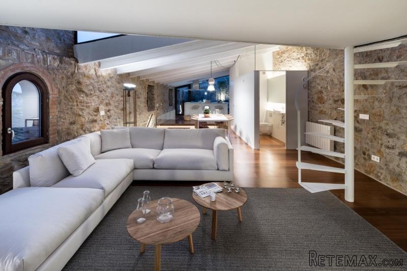 Outstanding house for sale in a small.. - 2