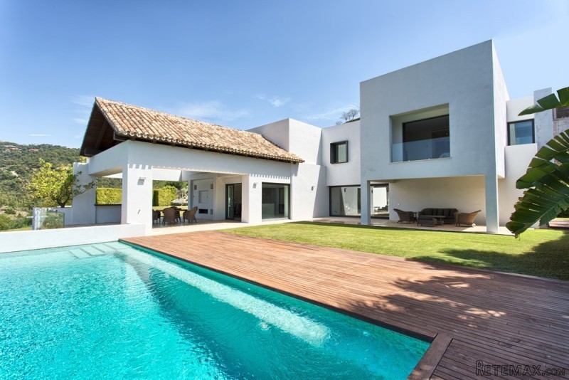 6 Bedrooms - Villa - Malaga - For Sale