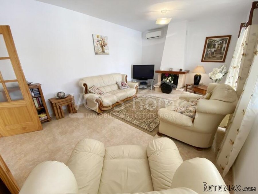 An impressively presented, 3 bed, 2 bath Villa for sale in.. - 13