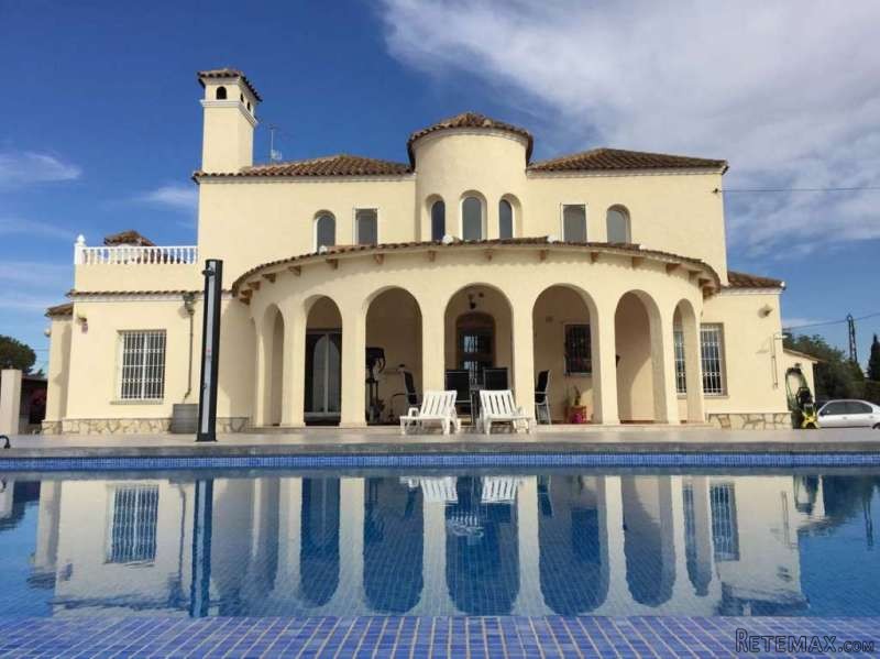 Fabulous Villa With Guest House In Elche