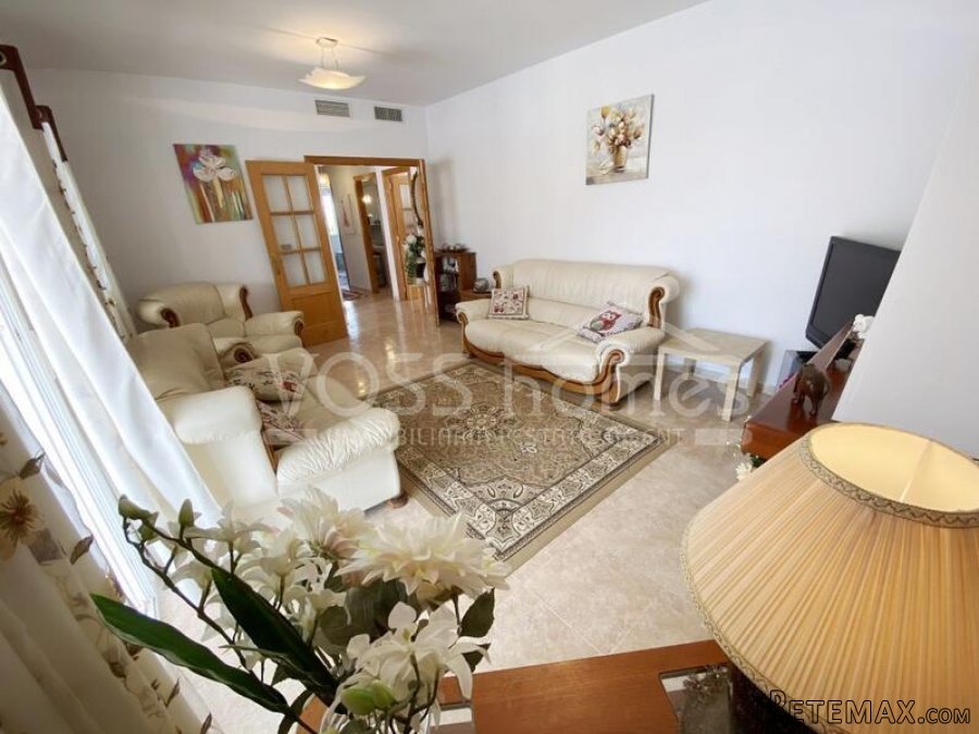 An impressively presented, 3 bed, 2 bath Villa for sale in.. - 14