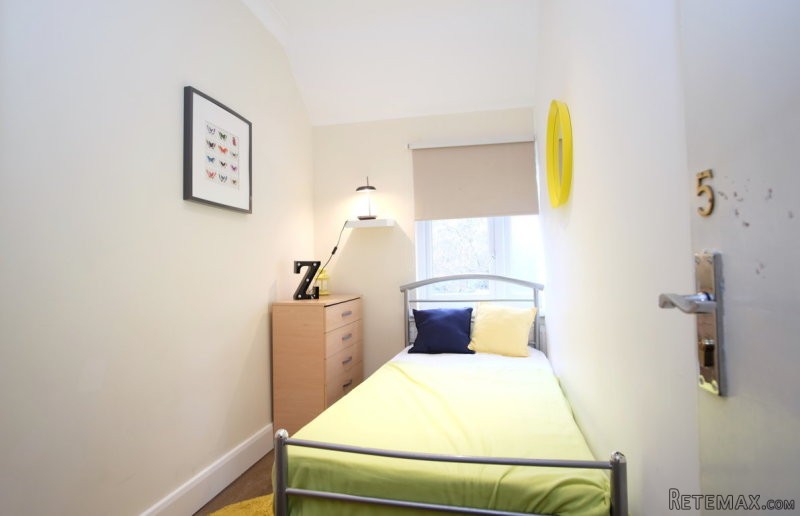 Single with single bed near Chiswick..