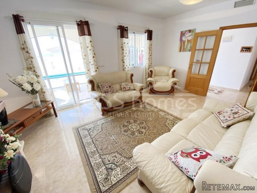 An impressively presented, 3 bed, 2 bath Villa for sale in.. - 15