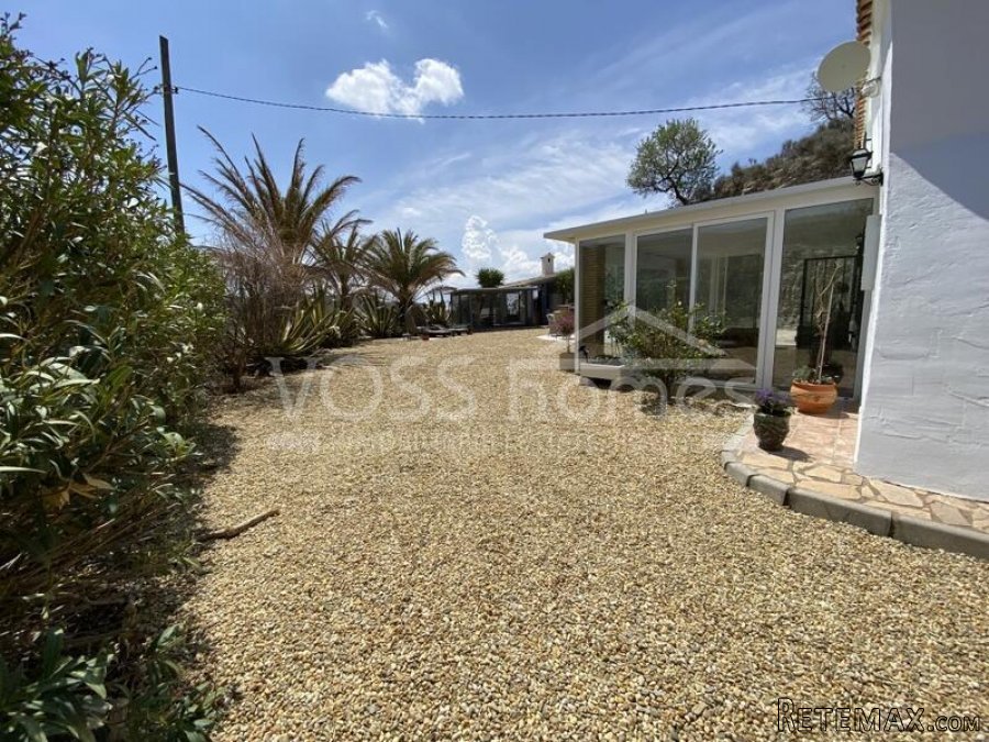 NEW & EXCLUSIVE LISTING TO VOSS HOMES - A beautifully.. - 15