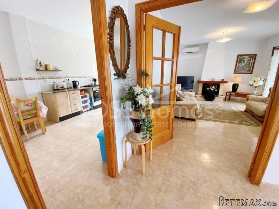An impressively presented, 3 bed, 2 bath Villa for sale in.. - 16