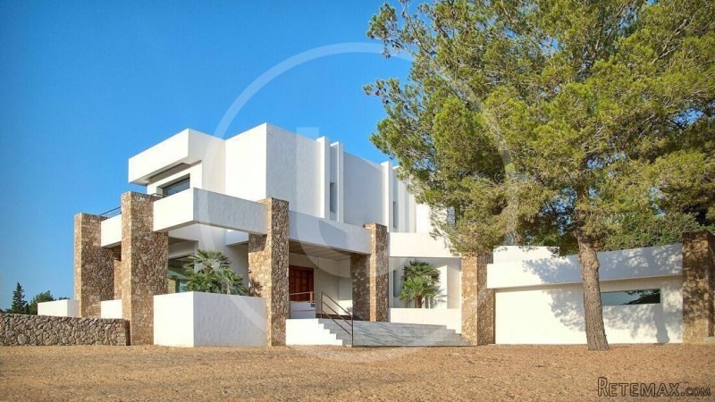 KM4 newly reformed villa seaview
