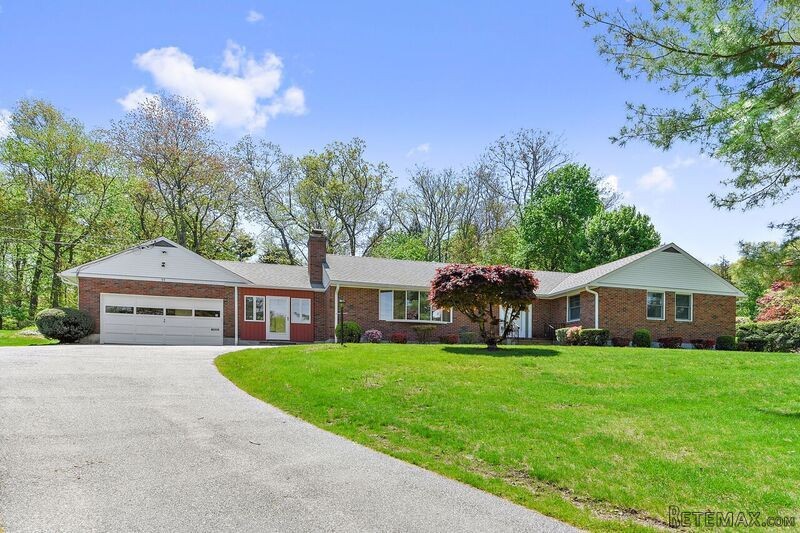 3 bedroom House For Sale: 35 Sunset..