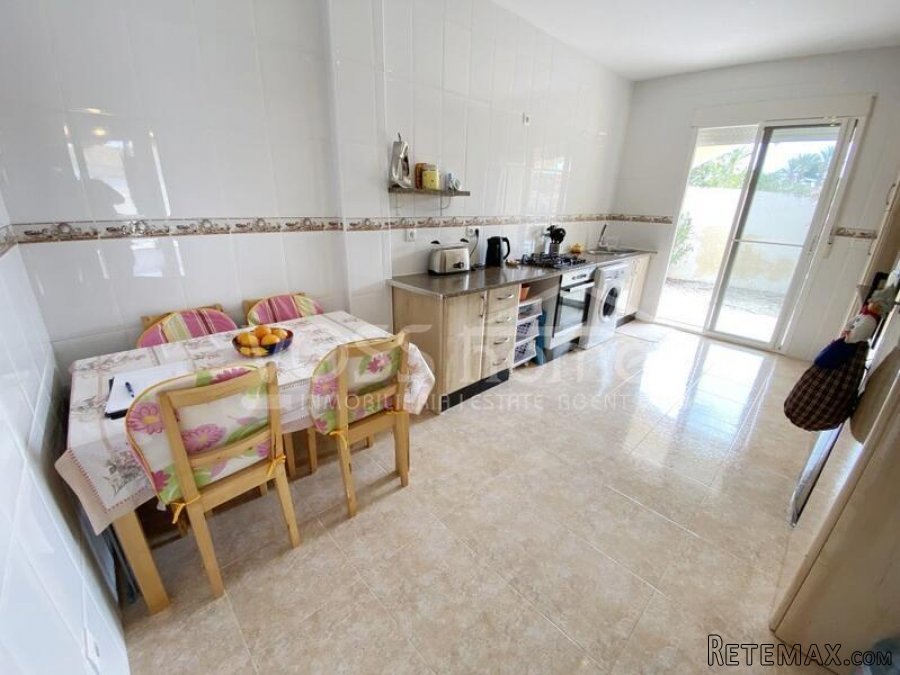 An impressively presented, 3 bed, 2 bath Villa for sale in.. - 17