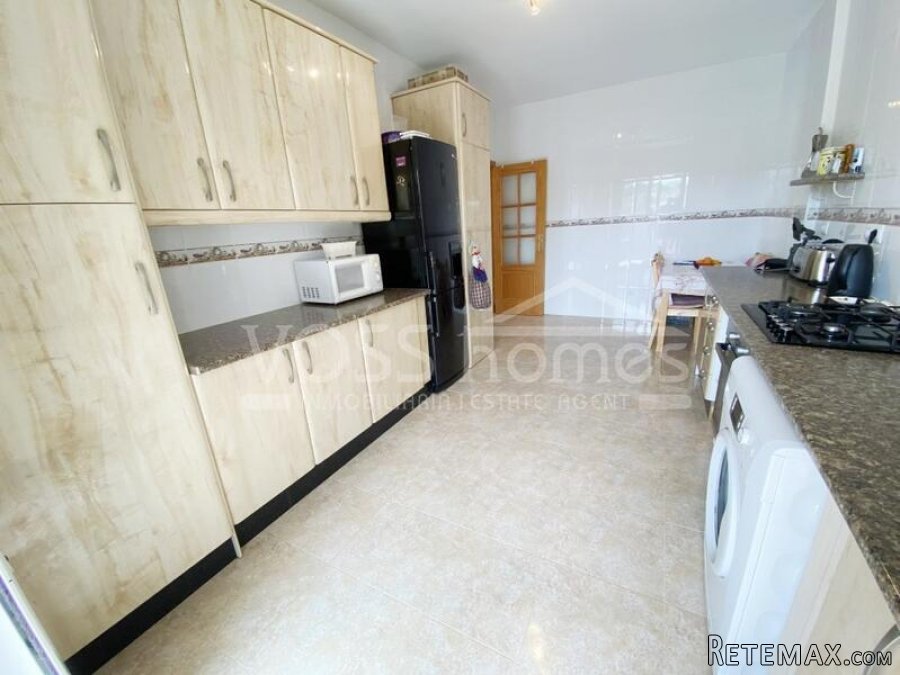 An impressively presented, 3 bed, 2 bath Villa for sale in.. - 19
