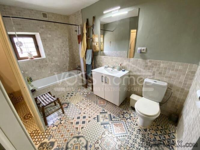 NEW TO VOSS HOMES - A full of character, 2 storey, end.. - 19