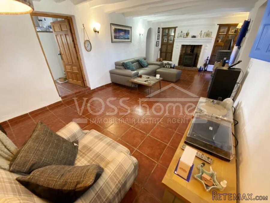 NEW & EXCLUSIVE LISTING TO VOSS HOMES - A beautifully.. - 20