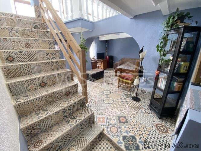 NEW TO VOSS HOMES - A full of character, 2 storey, end.. - 20