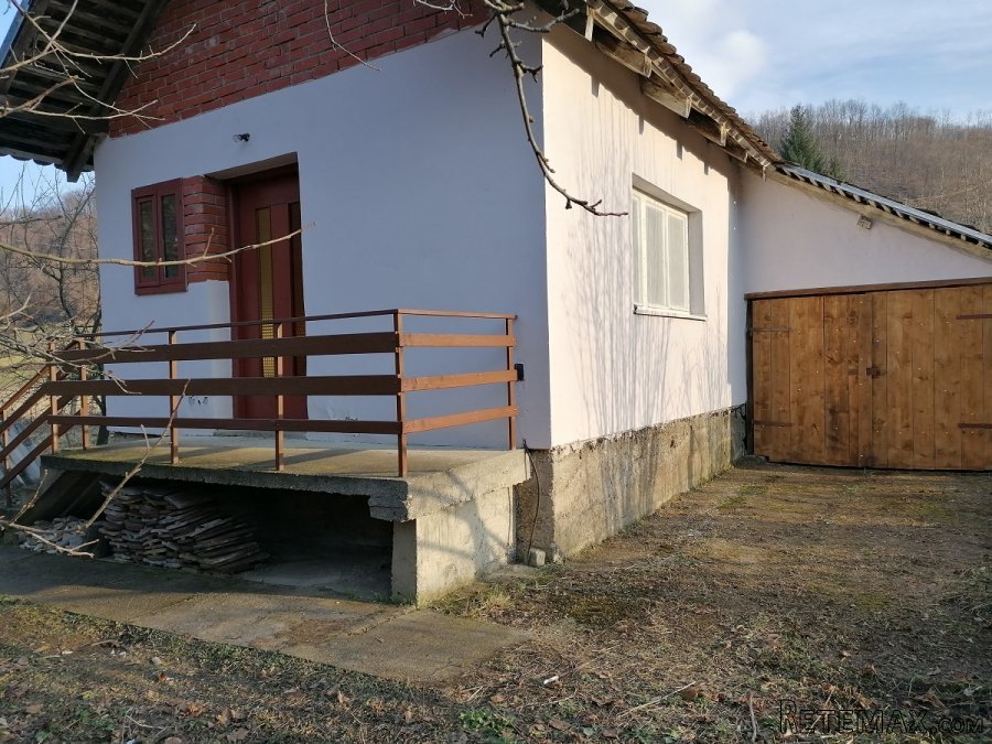 Prodajem vikend kucu i 20 ari placa - 2