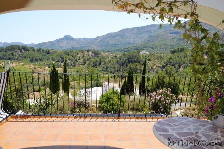 Front line detached villa with stunning south facing views.. - 3