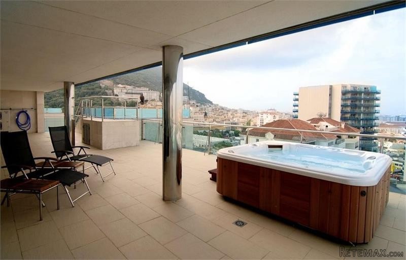 3 bedroom Apartment For Sale: Ocean..