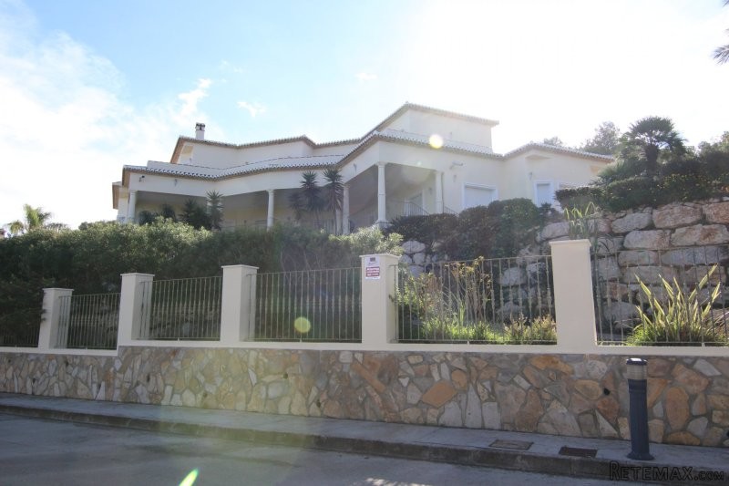Fabulous 4 bedroom property with..