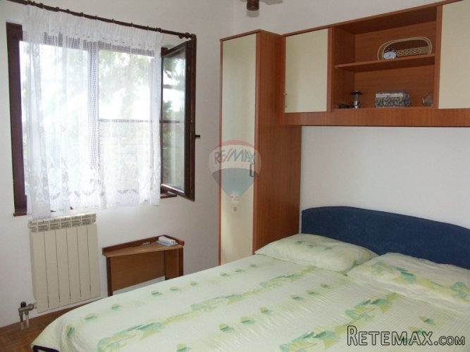 Pula, samostojeća kuća sa građevinskim zemljištem 200m2 - 4