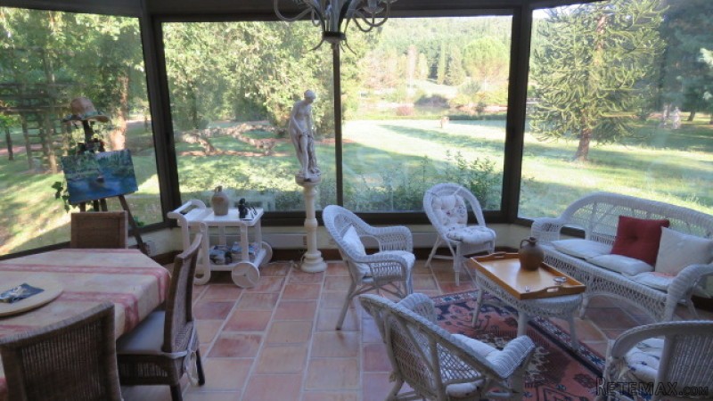 Stunning bungalow with lakes in 9 acres.