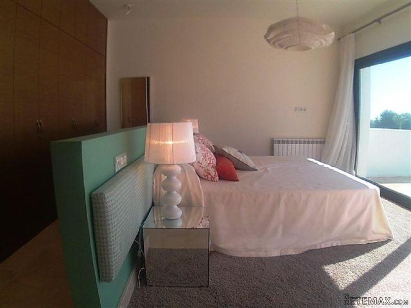 4 bedroom detached house for sale - 2