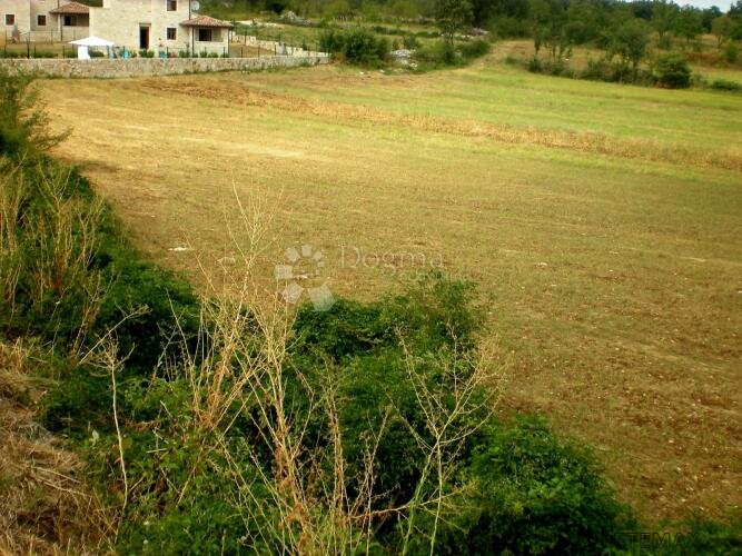 Izvrsna lokacija! Zemljište sa svom infrastrukturom u blizin - 3