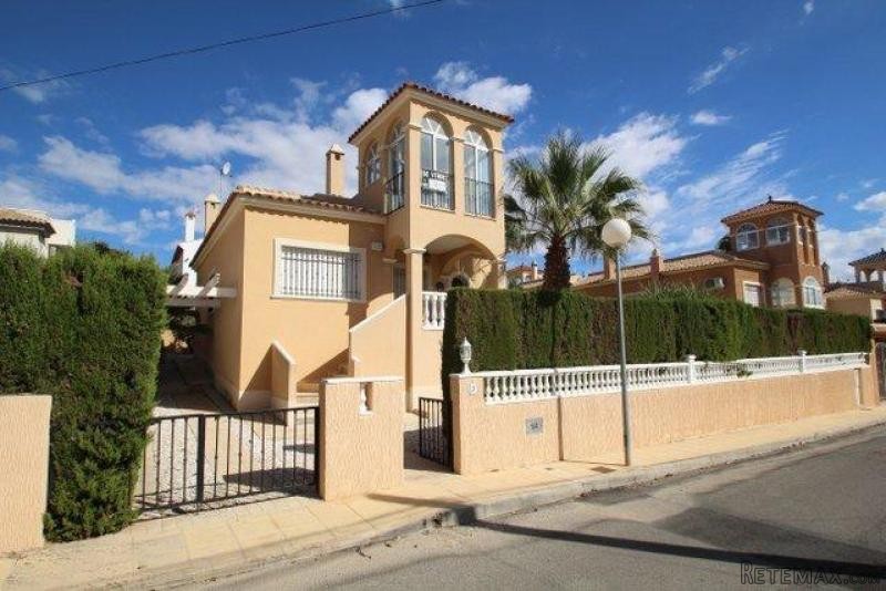 2 Bedrooms - Villa - Alicante - For Sale