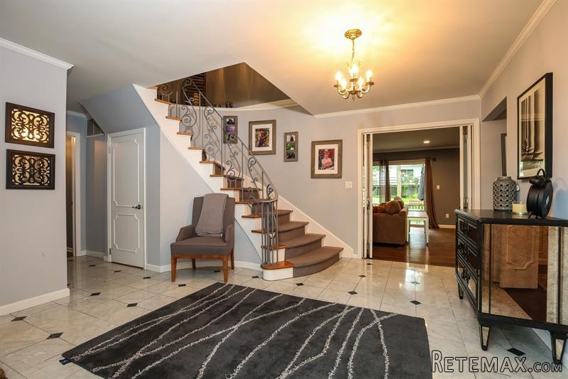4 bedroom House For Sale: 105 Barton.. - 2