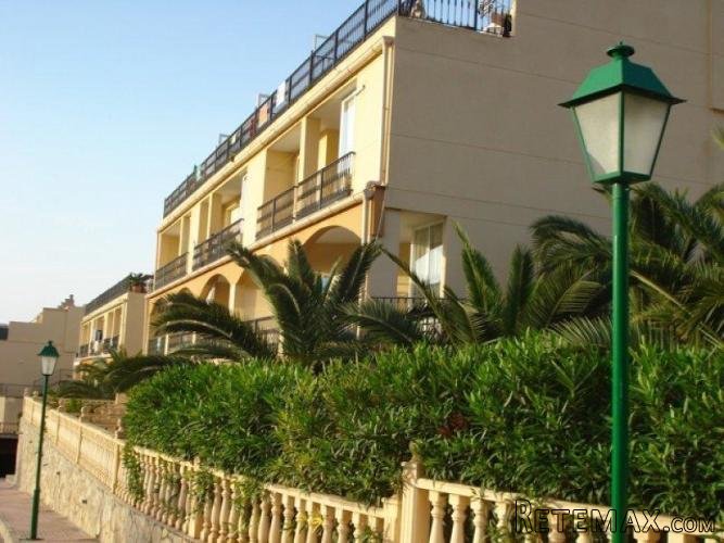 APARTAMENTO EN LA CALA DE LA MANZANERA CON VISTAS AL MAR.