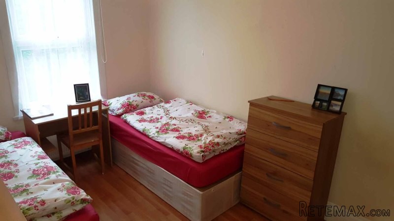 Double room, Zone 2, Mile End (share or..