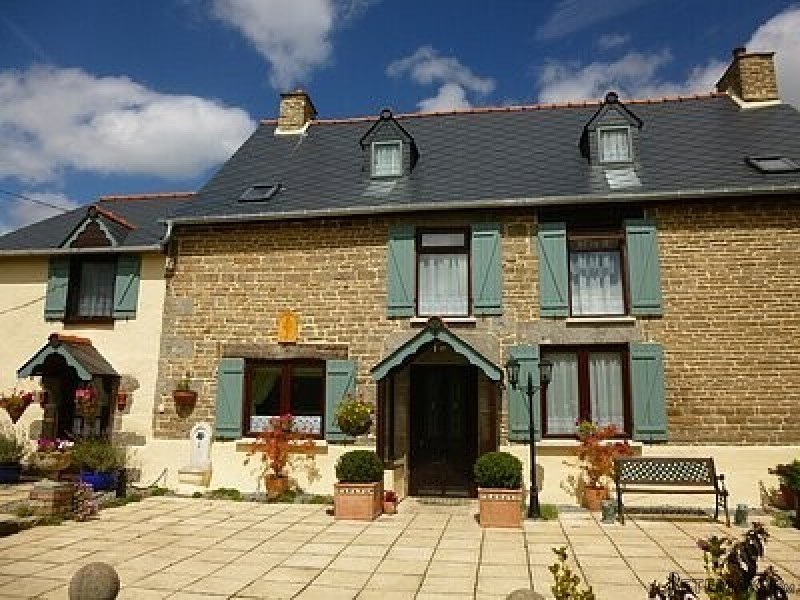 Detached, renovated, traditional stone..